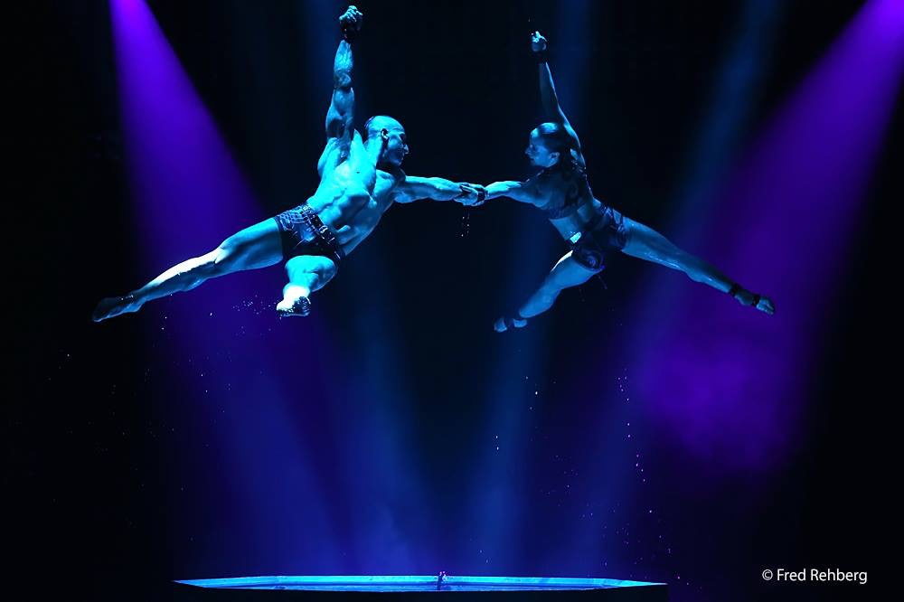 aerialist-mira-greta-flic_flac