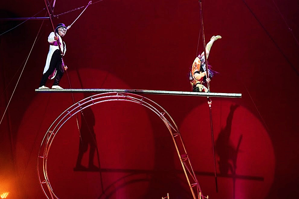 aerialist_mira_greta_laszlo_simet